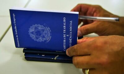 Imagem da notícia Governo confirma salário mínimo de R$ 1.621 para 2026 após cálculo do INPC